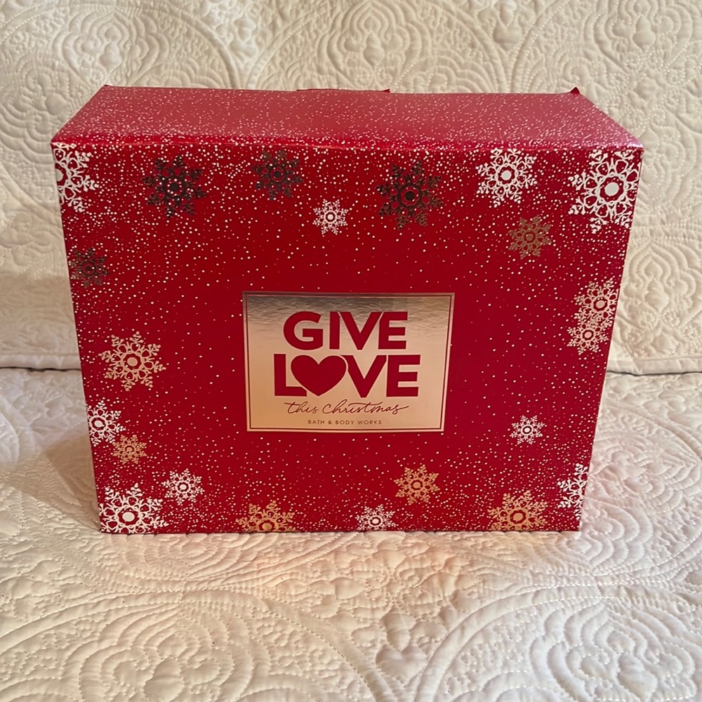 Bath & Body Works Give Love 9 piece gift‎ set, NWT